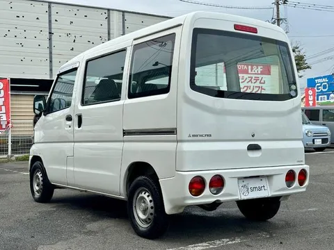 Mitsubishi Minicab Van