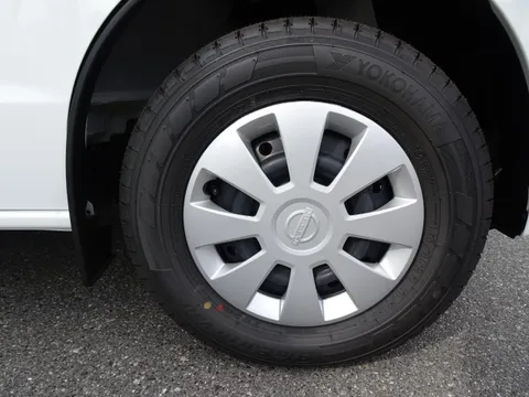 Nissan Clipper Van