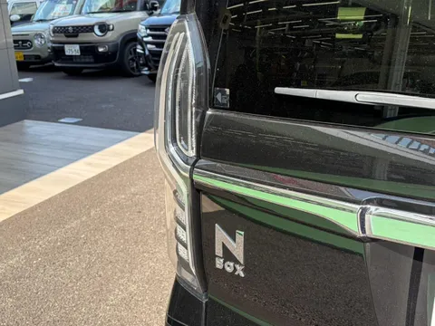 Honda N-BOX Custom