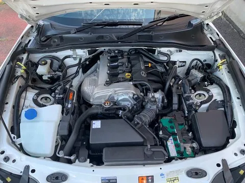 Mazda MX-5 (Roadster)