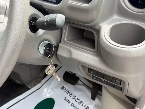 Nissan Clipper Van