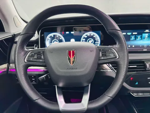 Hongqi HS5