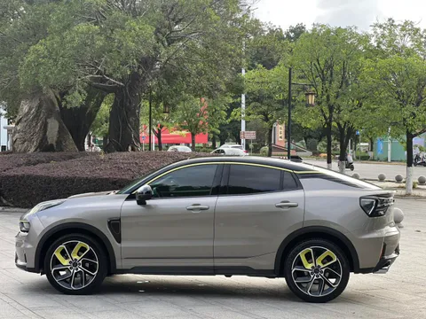 Lynk & Co 05