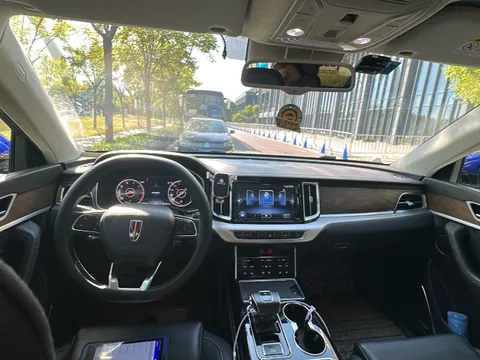 Hongqi HS7