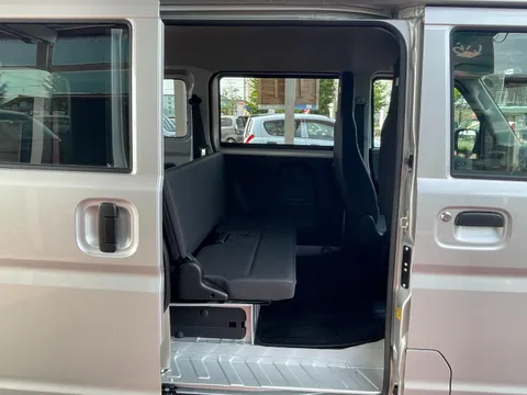 Nissan Clipper Van