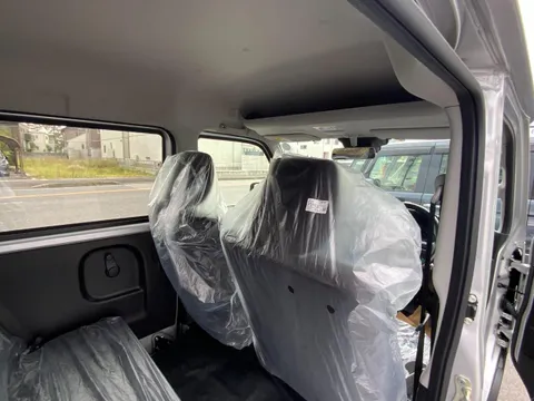 Nissan Clipper Van