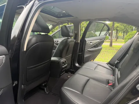 Infiniti Q50L