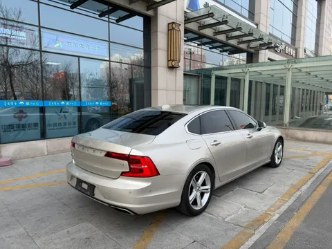 Volvo S90