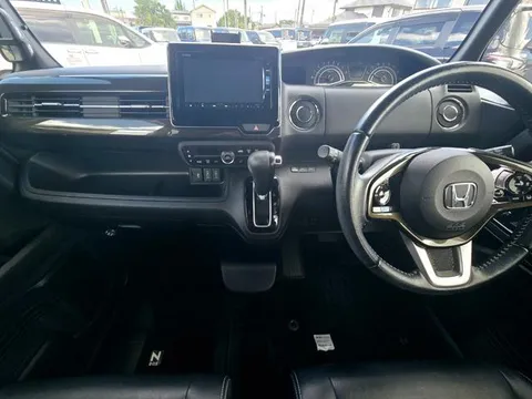 Honda N-BOX Custom