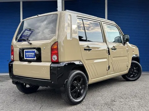 Daihatsu Naked