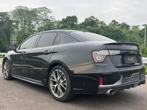 Lynk & Co 03