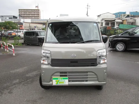 Nissan Clipper Van