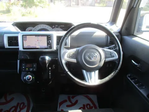 Toyota Pixis Mega