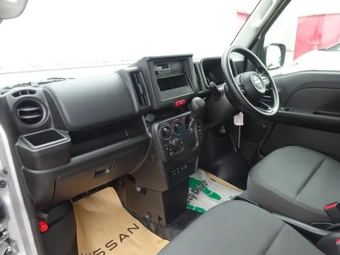 Nissan Clipper Van