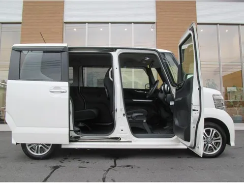 Honda N-BOX Custom