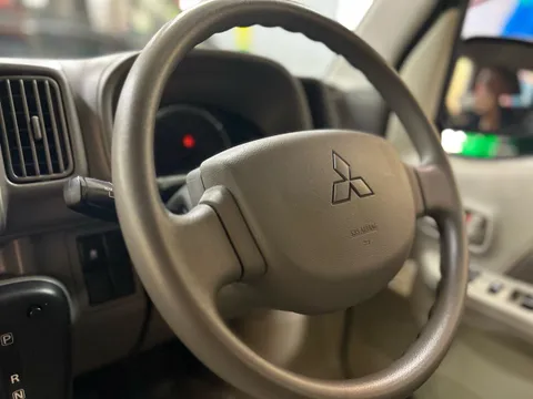 Mitsubishi Minicab Van