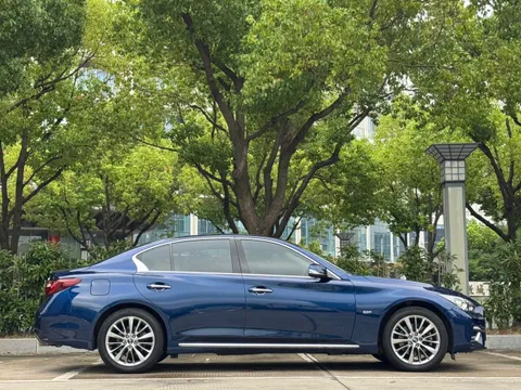 Infiniti Q50L