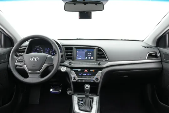Hyundai Elantra (Avante)