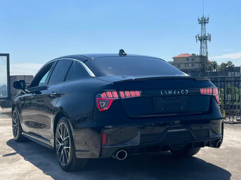 Lynk & Co 03