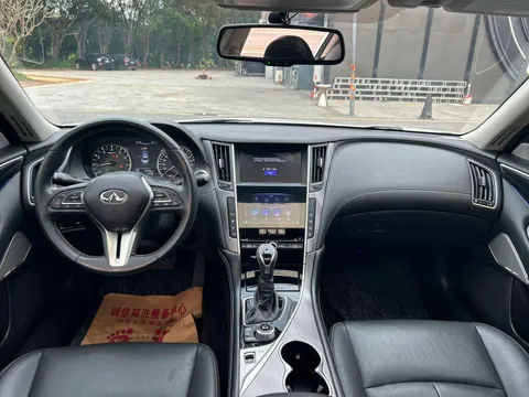 Infiniti Q50L