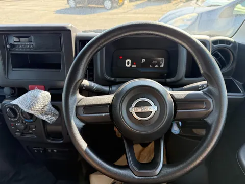 Nissan Clipper Van