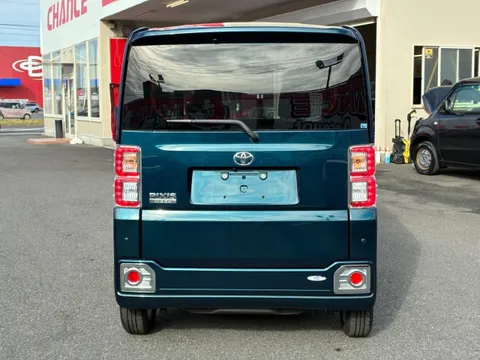 Toyota Pixis Mega
