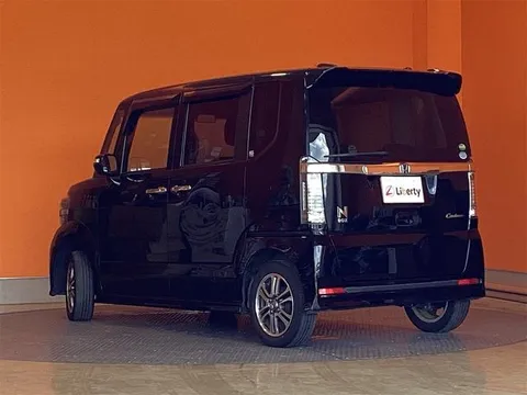 Honda N-BOX Custom