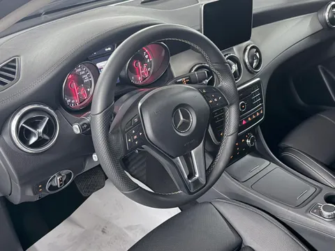 Mercedes-Benz Mercedes-Benz GLA