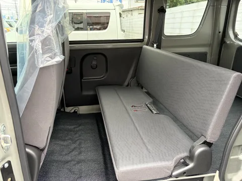Nissan Clipper Van