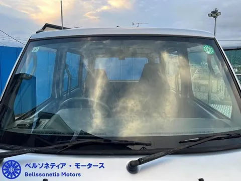 Nissan Clipper Van