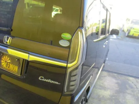 Honda N-BOX Custom