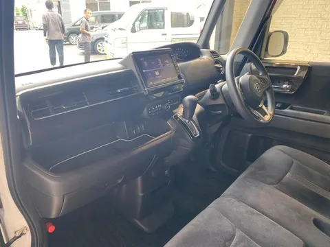 Honda N-BOX Custom