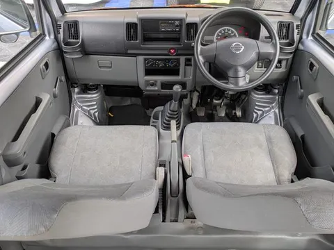Nissan Clipper Van
