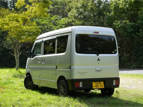 Mitsubishi Minicab Van
