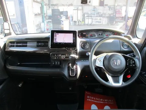 Honda N-BOX Custom