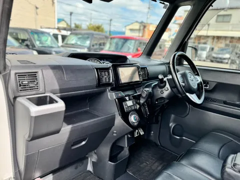 Toyota Pixis Mega