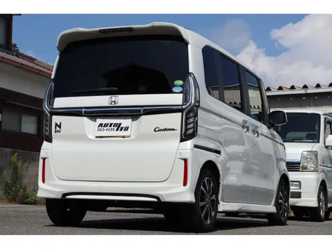 Honda N-BOX Custom