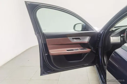 Jaguar XFL