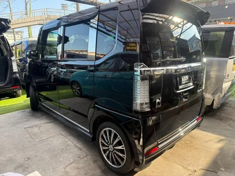 Honda N-BOX Custom