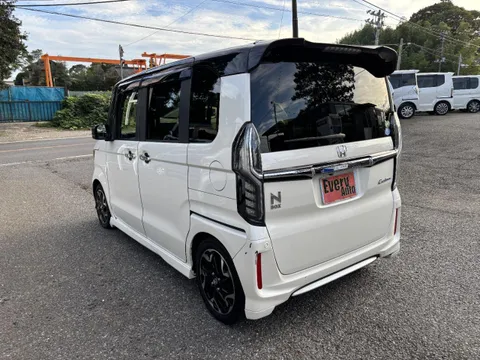 Honda N-BOX Custom