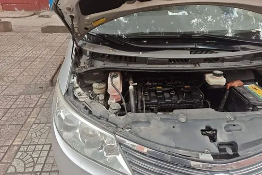 BYD M6