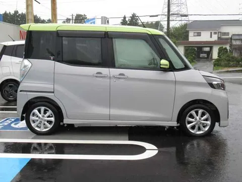 Nissan Dayz Roox
