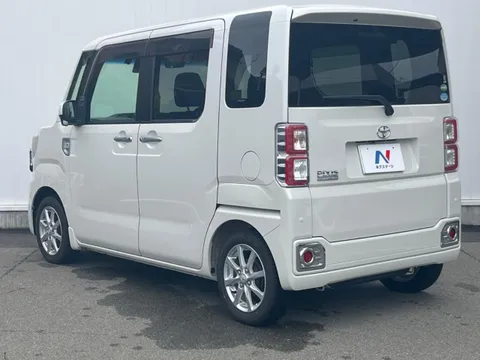 Toyota Pixis Mega