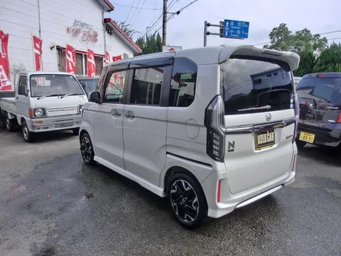 Honda N-BOX Custom