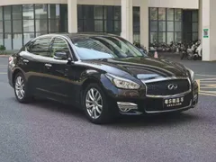 Infiniti Q70
