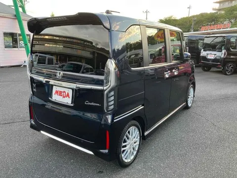 Honda N-BOX Custom