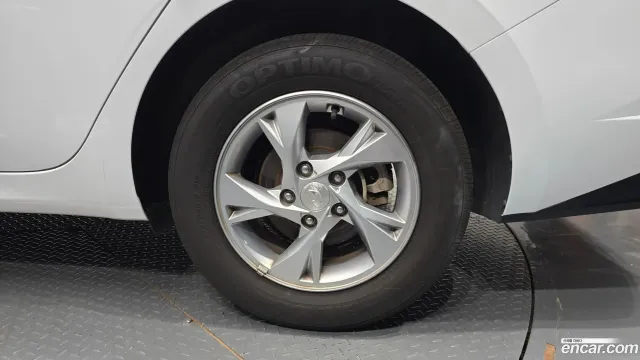 Hyundai Elantra (Avante)