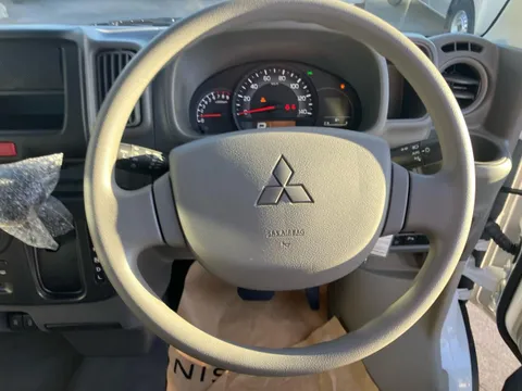 Mitsubishi Minicab Van