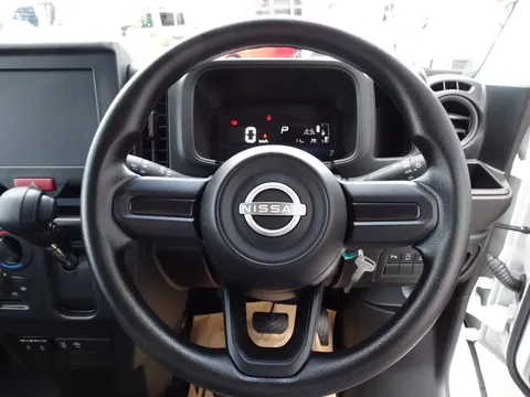Nissan Clipper Van