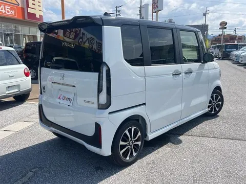 Honda N-BOX Custom